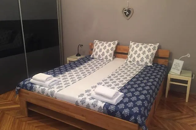 Excellent City Apartment In Antic Pula 0*,